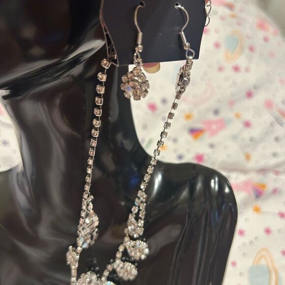 Paparazzi Silver Necklace with Crystal Clusters - Picture 10 of 15